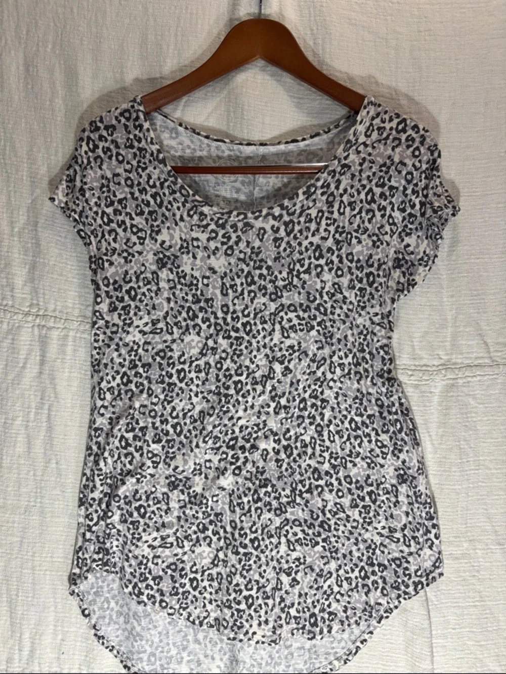 Women's Grey Leopard Print Short Sleeve Scoop Neck Tee by